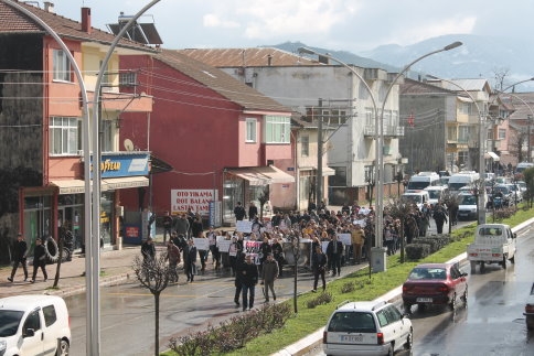 Akyazı'da Şiddete Tepki Yürüyüşü
