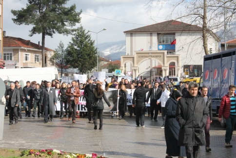 Akyazı'da Şiddete Tepki Yürüyüşü
