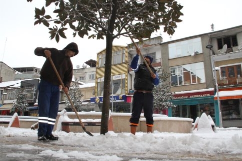 Akyazı Belediyesi Kar Mücadelesine Yeniden Başladı