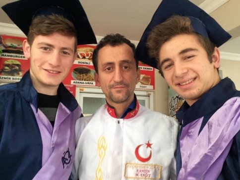 Kantin İşletmecisinden Örnek Davranış