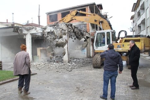 Akyazı Belediyesinden G.S.Paşa Camii Arkasında Çevre Düzenlemesi