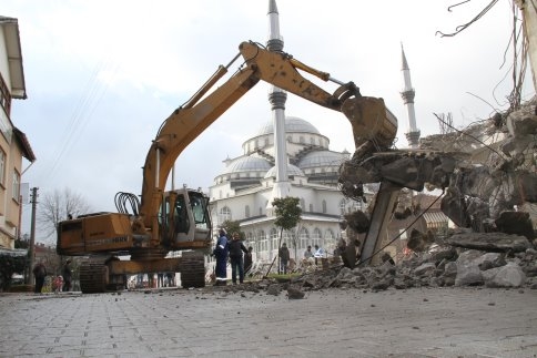 Akyazı Belediyesinden G.S.Paşa Camii Arkasında Çevre Düzenlemesi