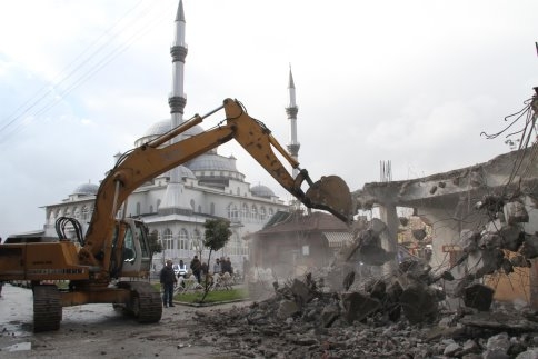 Akyazı Belediyesinden G.S.Paşa Camii Arkasında Çevre Düzenlemesi