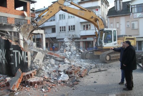 Akyazı Belediyesinden G.S.Paşa Camii Arkasında Çevre Düzenlemesi