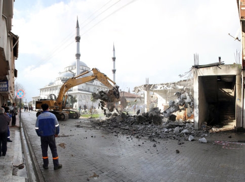Akyazı Belediyesinden G.S.Paşa Camii Arkasında Çevre Düzenlemesi