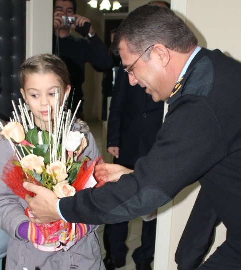 Minik Yürekler Bal’a Teşekkür Ettiler