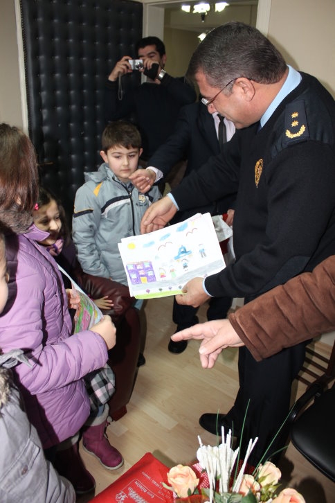 Minik Yürekler Bal’a Teşekkür Ettiler