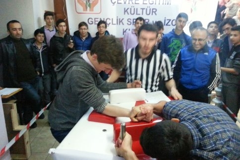 Liseler Arası Bilek Güreşi Turnuvası Başladı