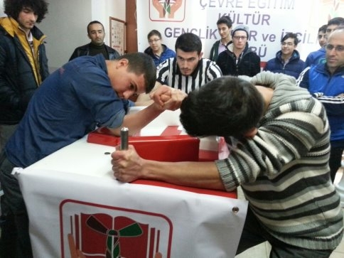 Liseler Arası Bilek Güreşi Turnuvası Başladı