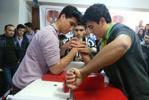 Liseler Arası Bilek Güreşi Turnuvası Başladı