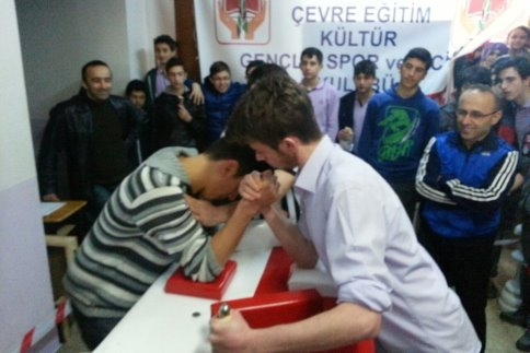 Liseler Arası Bilek Güreşi Turnuvası Başladı