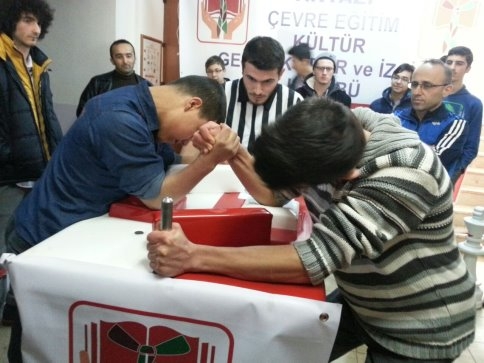 Liseler Arası Bilek Güreşi Turnuvası Başladı