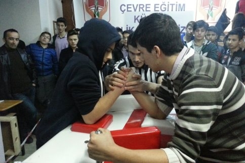 Liseler Arası Bilek Güreşi Turnuvası Başladı