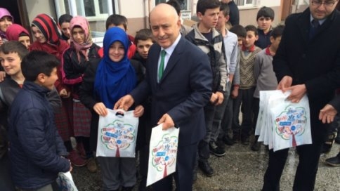 ÖĞRENCİLERE YAPRAK TEST FASİKÜL SETİ DAĞITILDI