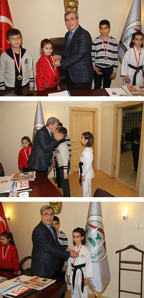 Başkan Akcan Şampiyonları Altınla Ödüllendirdi