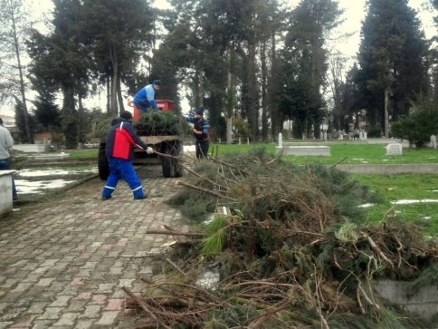 Mezarlık Bakımları ve Mezarlık Hizmetleri Aralıksız Devam Ediyor