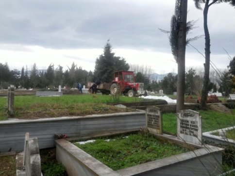 Mezarlık Bakımları ve Mezarlık Hizmetleri Aralıksız Devam Ediyor