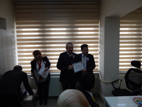 Düzenli vergi ödeyen mükelleflere törenle taktir belgesi verildi.