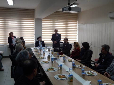 Düzenli vergi ödeyen mükelleflere törenle taktir belgesi verildi.