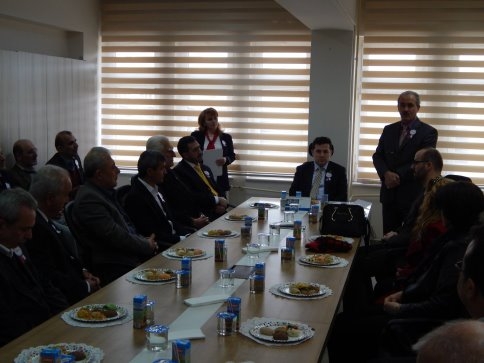 Düzenli vergi ödeyen mükelleflere törenle taktir belgesi verildi.