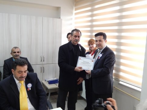 Düzenli vergi ödeyen mükelleflere törenle taktir belgesi verildi.