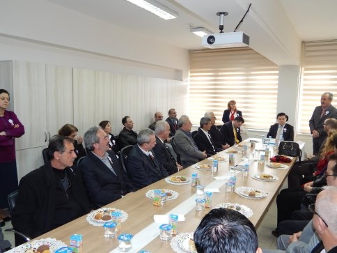 Düzenli vergi ödeyen mükelleflere törenle taktir belgesi verildi.