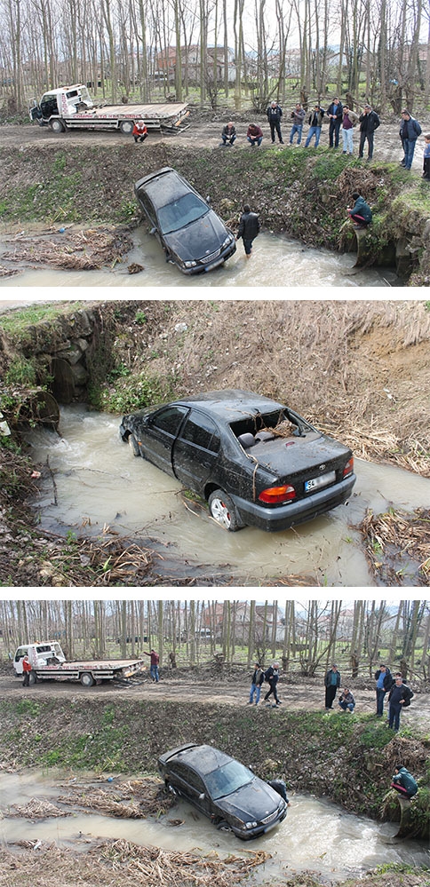 Dereye Uçan Araba Vinçle Kurtarıldı