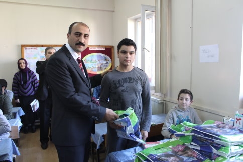 TEOG Sınavına Girecek Olan Öğrencilere Test Kitapçıkları Dağıtıldı