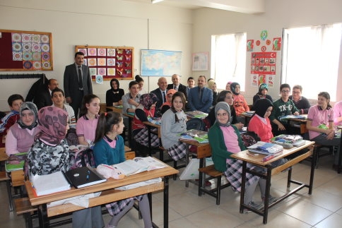 TEOG Sınavına Girecek Olan Öğrencilere Test Kitapçıkları Dağıtıldı