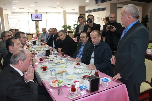 Akyazı’dan İllaki Bir Vekil Olsun 