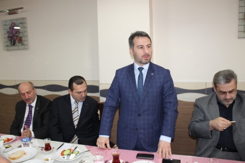 Akyazı’dan İllaki Bir Vekil Olsun 