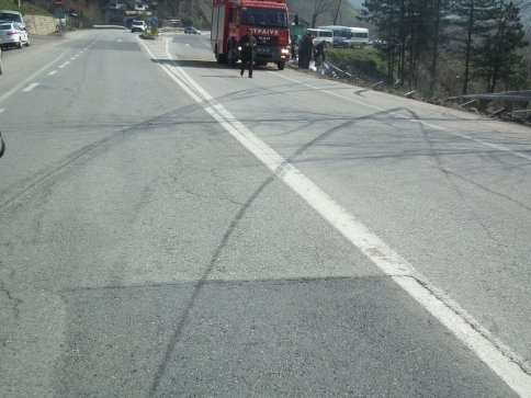 Tır Şarampole Uçtu 4 Yaralı