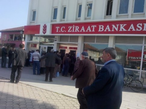 Sakarya’nın Akyazı ilçesinde mazot,gübre ve toprak analizi desteği ödemeleri başladı.