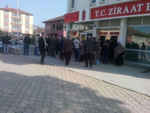 Sakarya’nın Akyazı ilçesinde mazot,gübre ve toprak analizi desteği ödemeleri başladı.