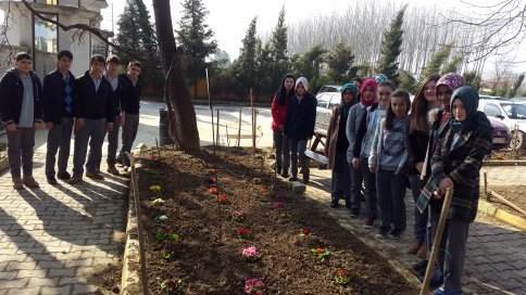Öğrencilerden Çevre Düzenlemesi