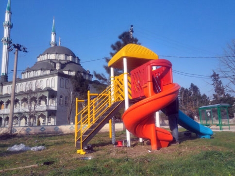 PARK ve BAHÇELERE YENİ OYUN GRUPLARI, MEZARLIKLARDA BAHAR PEYZAJ ÇALIŞMASI