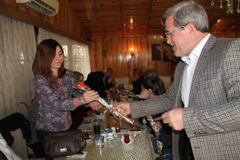 Başkan Akcan 08 Mart Dünya Kadınlar Gününü Kutladı