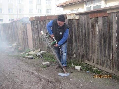 Akyazı Belediyesi Sağlık İşleri Ekiplerinden Larva Mücadelesi