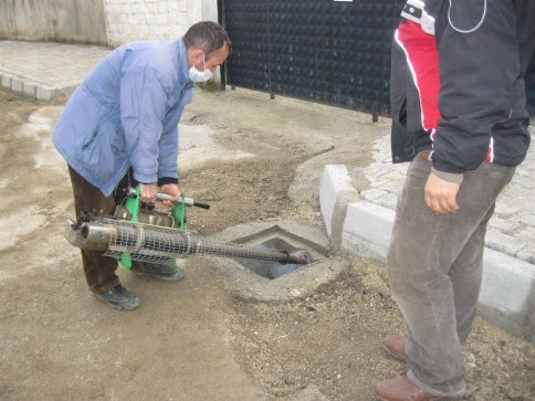 Akyazı Belediyesi Sağlık İşleri Ekiplerinden Larva Mücadelesi