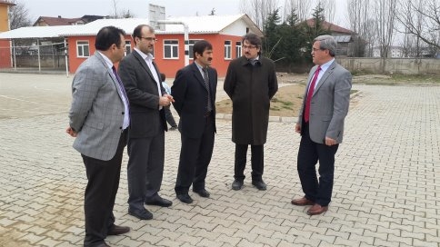 Başkan Akcan Cumhuriyet Ortaokulu'nu Ziyaret Etti