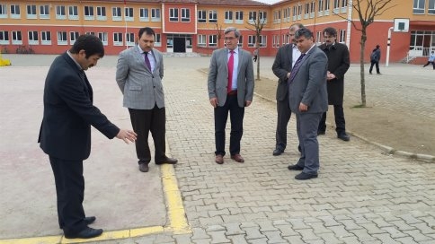 Başkan Akcan Cumhuriyet Ortaokulu'nu Ziyaret Etti