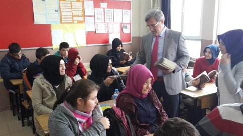Başkan Akcan Cumhuriyet Ortaokulu'nu Ziyaret Etti
