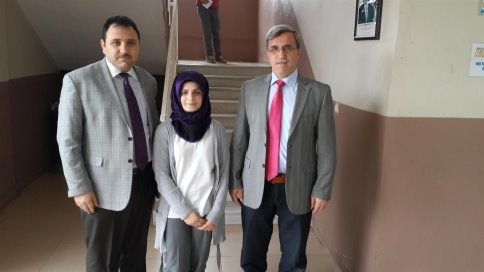 Başkan Akcan Cumhuriyet Ortaokulu'nu Ziyaret Etti