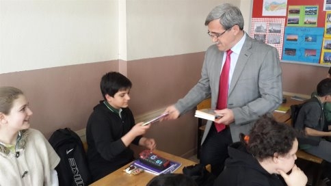 Başkan Akcan Cumhuriyet Ortaokulu'nu Ziyaret Etti