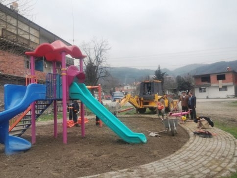 Akyazı Belediyesi Park Ve Bahçeler Müdürlüğü Hız Kesmiyor…