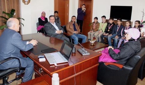 Başarılı Sporcuları Makamında Kabul Etti