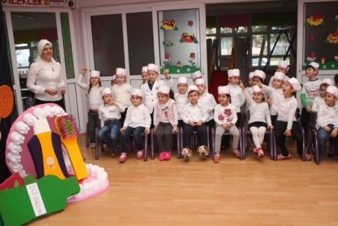 Minki Öğrencilere Önce Seminer, Sonrada Hediyeler Verildi