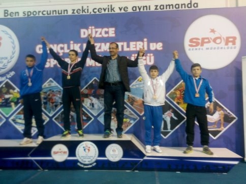 Akyazılı Güreşçilerin Başarısı