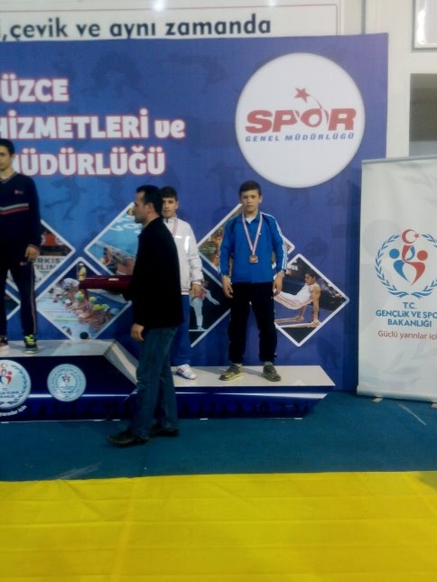 Akyazılı Güreşçilerin Başarısı