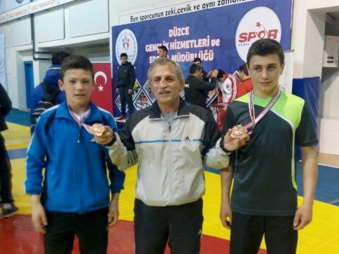 Akyazılı Güreşçilerin Başarısı